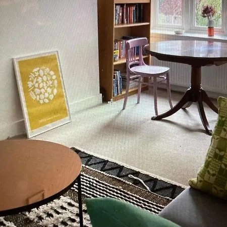 Impeccable 1-Bed Apartment In London